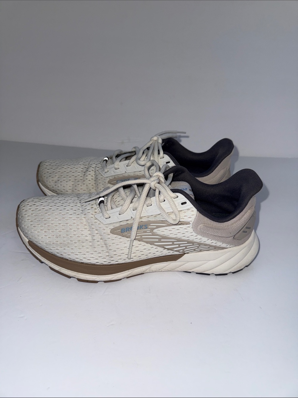 Brooks Women's Running Sneakers in Cream and Brown